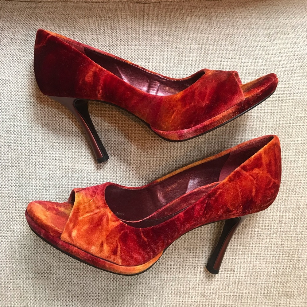 Gianni Bini crushed velvet orange/red peep toe!